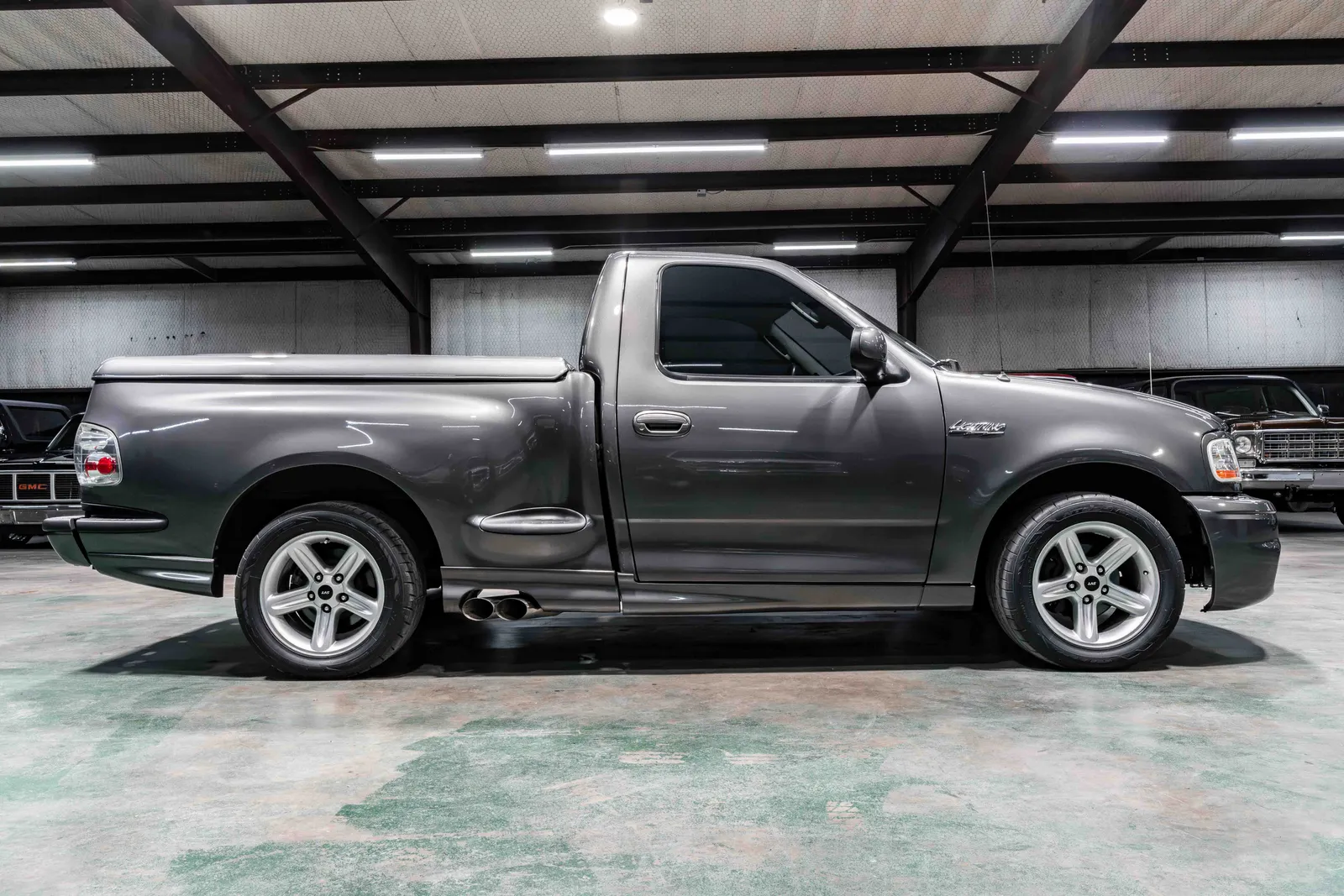 5_2004-Ford-Lightning-Dark Shadow Gray-A17613-42.jpg